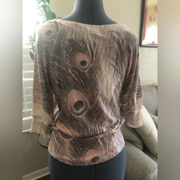 Peacock feather themed super soft scoop neck, 3/4 sleeve top size Small - Picture 2 of 6
